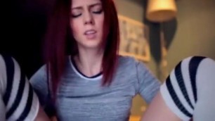 redhead girl make orgasm with toy ohmybod