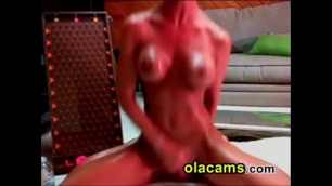 Sexy teen body-oiled ride dildo webcam