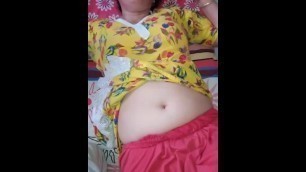 Hot Indian Desi Chubby Mom Navel Play With son